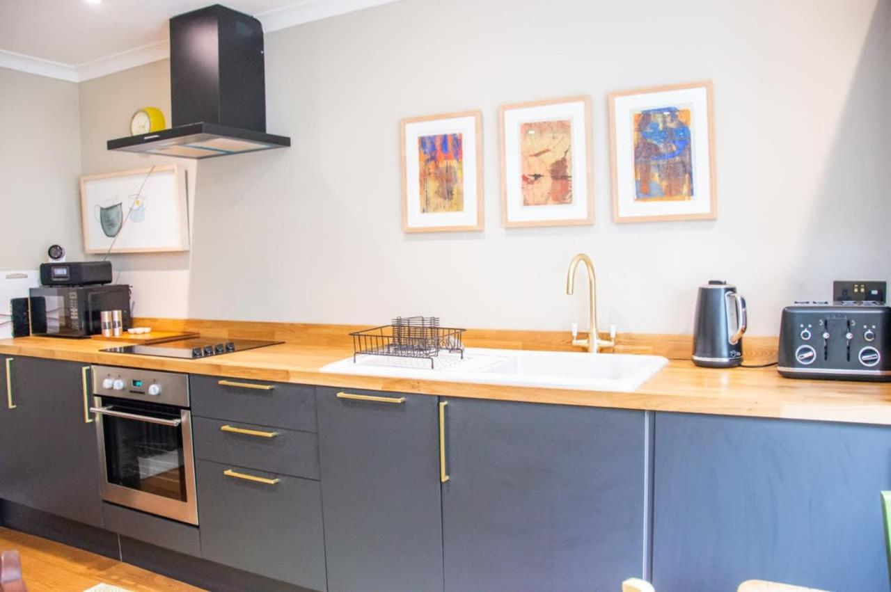Unique 2 Bed In The Heart Of Bath With Parking Apartment ภายนอก รูปภาพ