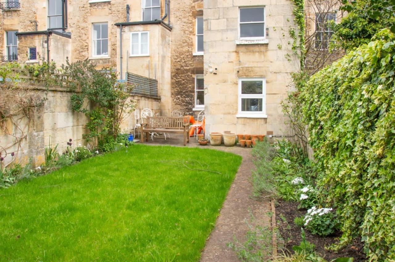 Unique 2 Bed In The Heart Of Bath With Parking Apartment ภายนอก รูปภาพ