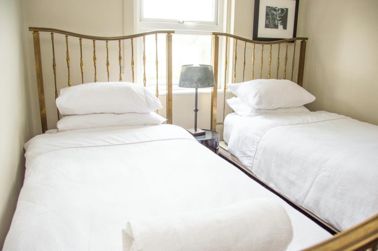 Unique 2 Bed In The Heart Of Bath With Parking Apartment ภายนอก รูปภาพ
